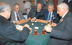 Bedava okey oyna atılan taş işe yaramıyorsa oyuncu ortada bulunan kapalı taşlardan sırayla çekerek ellerindeki taşların değiştirilmesini ve serilerin oluşturulmasını sağlarlar. Okey Players In A Coffeehouse Download Scientific Diagram