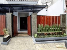 Terutama untuk pagar tembok minimalis, dimana selain untuk keamanan rumah, ada baiknya model pagar tembok juga berfungsi untuk membuat tampilan bagian depan rumah minimalis terlihat lebih bagus. Cat Pagar Rumah Minimalis Elegan 2 Ide Pengkombinasiannya