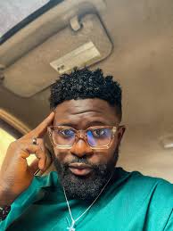 Dear men, I've been recently fed up with all the SIMP write ups flying  around social media.... When a man genuinely loves his woman,his fellow men  will call him a SIMP. If