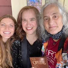 Lisa Rock's Instagram, Twitter & Facebook