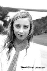 Annette Hinshaw's Instagram, Twitter & Facebook