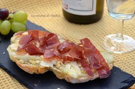 Recette De Bruschetta Au Reblochon Huile Citronnee Noix Et Jambon Recette Reblochon Recette Tartine Jambon Recette