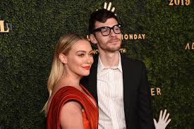 Jun 14, 2020 · robin sparkles is one of the most popular episodes and aspects of how i met your mother, largely because of how fresh and original it truly is. Hilary Duff Hat Geheiratet Sie Zeigt Ihre Brautkleider Auf Instagram Gala De