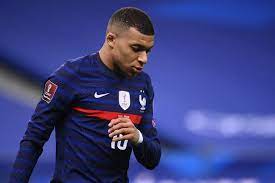 Mbappé began his senior career with ligue 1 club monaco, making his professional debut in 2015, aged 16.with them, he won a ligue 1 title, ligue 1 young player of the year, and the golden boy award. Euro 2021 Kylian Mbappe Annonce Avoir Ete Vaccine