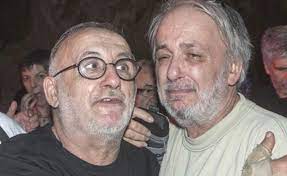 Όλες οι ειδήσεις από την ελληνική και διεθνή showbiz. Rakos O Andreas Mikroytsikos Ti Eixe Grapsei Gia Ton Aderfo Toy 8ano Mikroytsiko Gossip Life