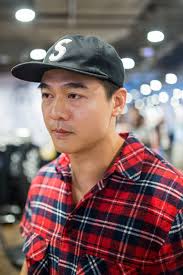 SOUL4STREET SNAP 📸📸 Name : วิชัย วีระอัชวกุล Top: H&M Bottom : Gucci  Shoes : Gucci Accessories : Supreme hat