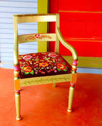 Pridaʼs One Of A Kind Furniture Designs Are Distinctively Indigenous With Her Use Of The Huipil In Many Of T Furniture Mexican Furniture Upholstered Chairs Diy
