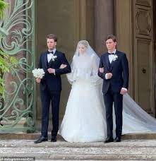 Lady kitty was reportedly walked down the aisle with her brothers louis spencer, viscount althorp, and samuel aitken (image: Fc3sic2bfqndxm