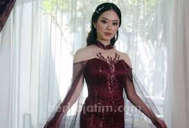 15 model baju gamis brokat pesta pernikahan terbaru 2019/2020. Gaun Warna Burgundy Dan Model Klasik Lebih Digandrungi Di Tahun 2020 Beritajatim Com