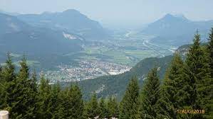 Die gemeinde kiefersfelden liegt im oberbayerischen unterinntal unmittelbar an der grenze zu österreich, umgeben von den bergen des mangfallgebirges im nordwesten und dem kaisergebirge im südosten. Kufstein Kiefersfelden Oberaudorf Bild Von Weinbergerhaus Kufstein Tripadvisor