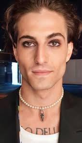 Damiano david of måneskin during the grand final press conference @ eurovision song contest. Vincit Qui Patitur I Swear Damiano David Was Chiseled By The Gods