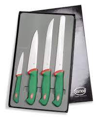 Hachez le bœuf au couteau, assaisonnez de vinaigre, d'huile, sel et poivre. Coffret Sanelli Professionnel 4 Couteaux Pour Chefs