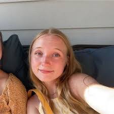 Eva Burr's Instagram, Twitter & Facebook