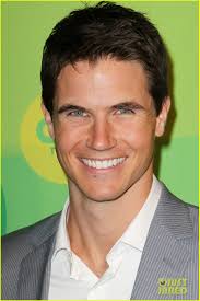 Robbie Amell & Matt Lanter Present New Shows at CW Upfront!: Photo 2871851 