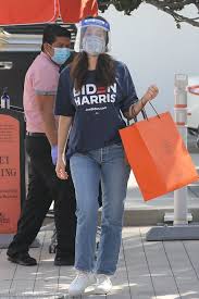 Beverly hills luxury jewelry, dinnerware, watches, gifts, tableware and more by the most coveted luxury brands. Emmy Rossum Shopping At Hermes On Rodeo Drive In Beverly Hills 11 02 2020 Celebmafia