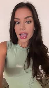 Desirae Waters's Instagram, Twitter & Facebook