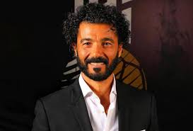 خالد محمد النبوي هو ممثل مصري لعب أدوارًا في السينما، والمسرح، والتلفزيون. Ø¥ØµØ§Ø¨Ø© Ø®Ø§Ù„Ø¯ Ø§Ù„Ù†Ø¨ÙˆÙŠ Ø¨ÙˆØ¹ÙƒØ© ØµØ­ÙŠØ© ÙƒØ¨ÙŠØ±Ø© ÙˆØ²ÙˆØ¬ØªÙ‡ ØªØ®ÙÙŠ Ø·Ø¨ÙŠØ¹Ø© Ù…Ø±Ø¶Ù‡ Ù…Ø¬Ù„Ø© Ø³ÙŠØ¯ØªÙŠ