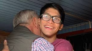 La increíble historia de Benjamín Rivas, el joven con parálisis cerebral  que logró puntaje nacional en la PAES de Matemáticas