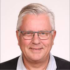 Do cabs and restaurants in Iceland take credit cards?