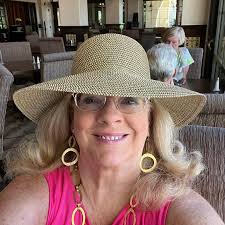 What is happening at the old JoAnne fabrics location in Lake Geneva?