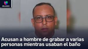 Hombre es acusado de grabar a varias personas mientras usaban el baño:  también lo hacía con niños