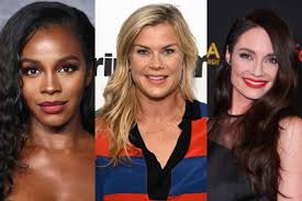 Attention Book Lovers, Erin Krakow And Robert Buckley's New Hallmark Movie  Was Made For You