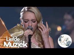 Camille dhont is een belgische zangeres en actrice uit wevelgem. Regi Camille Dhondt Vechter Official Lyrics Video Chords Chordify