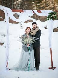 So kann die trauzeugin auf eine bolero oder jacke verzichtet werden, die auf lange sicht eher als störender faktor wahrgenommen wird, insbesondere wenn das tanzende bein geschwenkt. Winterhochzeit Tipps Und Infos Fur Heiraten In Der Kalten Jahreszeit