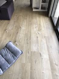 Revetement De Sol Vinyl Quick Step Livyn Pulse Click Pose Flottant Sur La Sous Couche Quick Step Livyn Sun Heat Sur Un Carrela Sol Vinyle Revetement Sol Vinyle