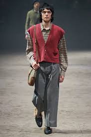 Pokaz Kollekcii Gucci Fall 2020 V Ramkah Muzhskoj Nedeli Mody V Milane Chitajte Na Pre Party Com Ua Возможность купить со скидкой до 70%. pokaz kollekcii gucci fall 2020 v