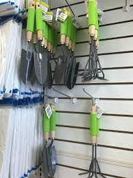 Does The Dollar Store Have Gardening Gloves