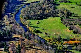 3 ofertantul a ia.cut dovada in cadrul propunerii tehnice de parteneriat a intelegerii nevoilor ~i a elementelor necesare implementiirii unui proiect care vizeazii implementarea de miisuri active de conservare pe parcului natural defileul mure~ului superior ~i al ariilor protejate anexe. Zboruri Prin Defileul MureÈ™ului Superior Peterlengyel