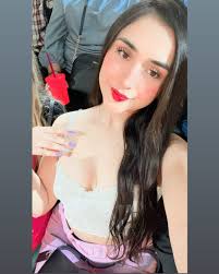 Roxana Ibarra's Instagram, Twitter & Facebook