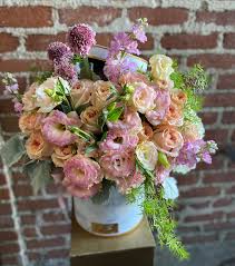 Garden flowers and gifts, glendale, kaliforniya. Lush Garden Buzzy Bee Flowers In Glendale Ca Buzzy Bee Flowers