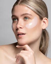 Expect the unexpected. Creative director/photographer: Anavi Photography  Model: Marisa Cooley Agency: Hannah Noel Brands: Bare Minerals  #fashionphotography #florida #timeless #movement #crueltyfree  #modelingagency #naturalmakeup