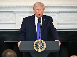UE pede aos EUA que cumpram acordo comercial após novas tarifas de Trump