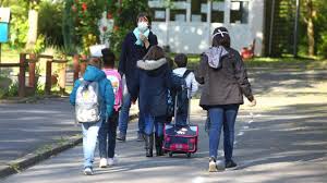 Trousse cartable effaceur agenda classeur. Rentree Scolaire A Quel Age Exactement Un Enfant Doit Il Aller A L Ecole