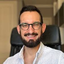 Alejandro L., Öğretmenlik deneyimi olan anadili İspanyolca olan