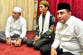 Ustaz abdul somad (uas) menjawab tudingan dianggap menghina salah satu agama dalam ceramahnya. Ustaz Abdul Somad Tegaskan Ceramahnya Yang Viral Ditujukan Untuk Umat Muslim