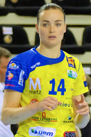 Ze begon haar handbalcarrière in 2006 en vertrok … Yvette Broch Wikipedia