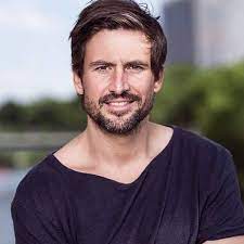 He served as the head football coach at illinois benedictine college—now benedictine university—from 1970 to 1974, elmhurst college from 1976 to 1983, and grand valley state university from 1985 to 1990. Tom Beck Fanbase Photos Facebook