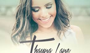 Thayna Lane lança seu primeiro álbum,"De Deus Não Abro Mão"