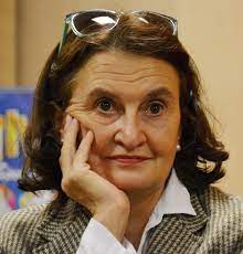 Teprve na třetí pokus se dostala na damu (1981), přičemž v ročníku se setkala s. File Eva Holubova 2013 Jpg Wikimedia Commons