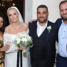Η γνωστή ηθοποιός, με ανάρτηση που έκανε. Eidhseis Me 8ema Elisabet Moytafh