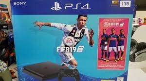 Mismo juego que el año pasado, a excepción de volta (que me importa lo mismo que el camino) y 4 detalles positivos que quedan enterrados por los. Ps4 Slim Edicion Fifa 19 Unboxing Youtube