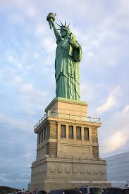 Estátua da liberdade (em inglês: Estatua De La Libertad En Parada Havan Megaconstrucciones Extreme Engineering