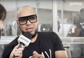 Com proposta mais intimista, Ton Carfi lança o EP "Tríade"