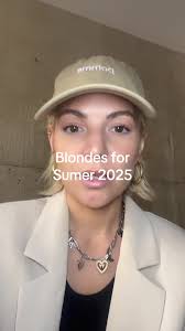 Can Publican Woman Have A Blonde Bob in 2025