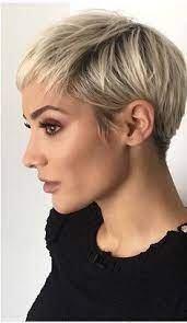10 Blonde Korte Kapsels Waar Jij Ook Verliefd Op Wordt Ga Deze Zomer Voor Blond Kapsels Voor Haar Pixie Frisur Haarschnitt Kurzhaarschnitte