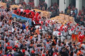Storico carnevale di ivrea battaglia delle arance. Il Carnevale D Ivrea E La Famosa Battaglia Delle Arance Viaggiomania